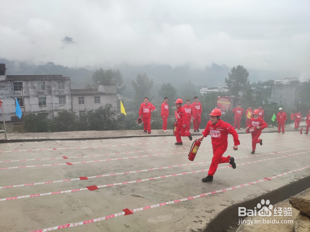 如何检查并使用干粉灭火器