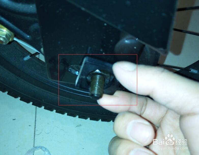 怎么安装儿童车辅助轮?