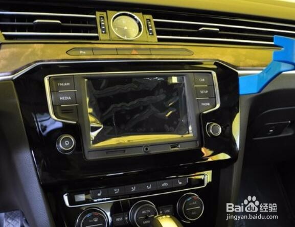 迈腾车后视摄像头如何安装