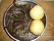 梨味虾球的做法