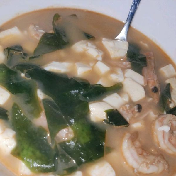 裙带菜虾仁豆腐汤