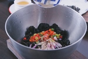 怎么做双椒拌木耳