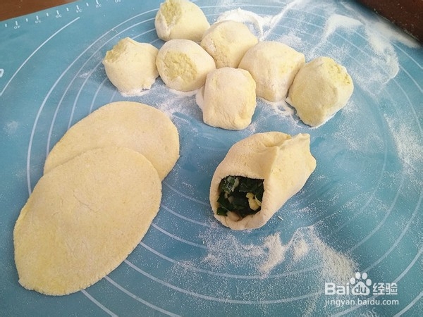 韭菜鸡蛋香菇馅发面蒸饺的步骤