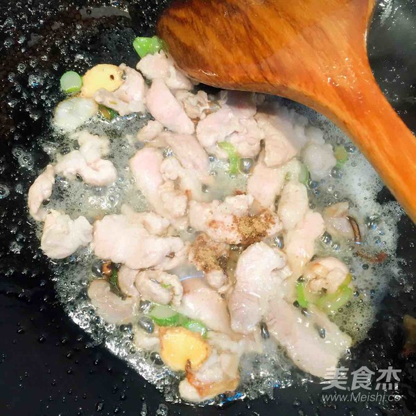 豆芽炒肉丝的做法