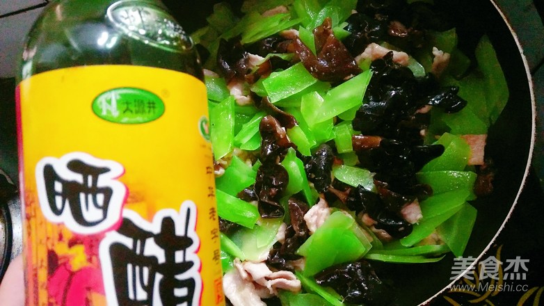 耳子莴笋炒肉片