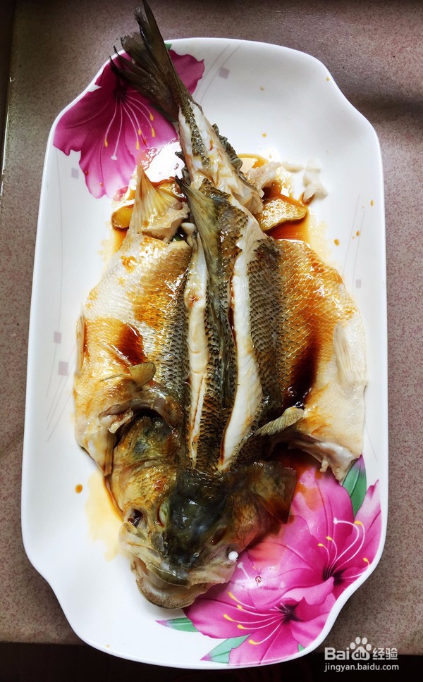 怎么做葱香鲈鱼?