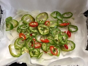 烤柠香纸包三文鱼的做法