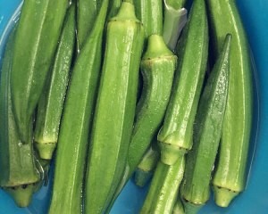 食补佳品白灼秋葵的做法