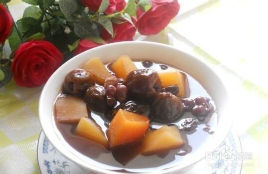 冬日里煲一道温暖的甜汤