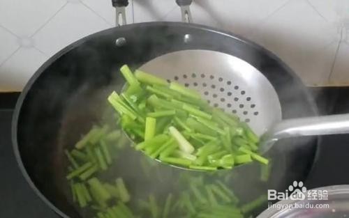 西芹凉拌花生米