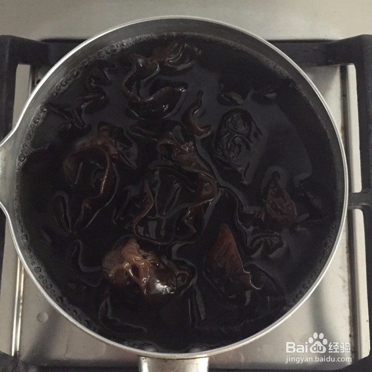 洋葱拌黑木耳的做法