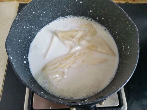 奥利奥樱花慕斯蛋糕