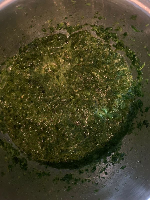 菠菜葡萄干玫瑰面包