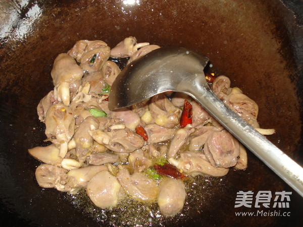 芫爆鸡心的做法