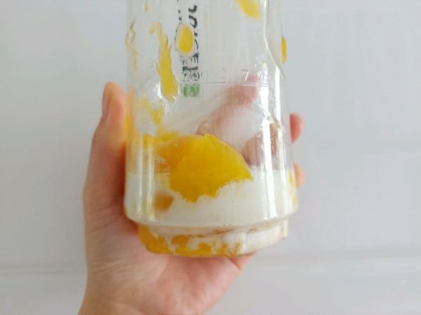 椰香芒果冰咖啡