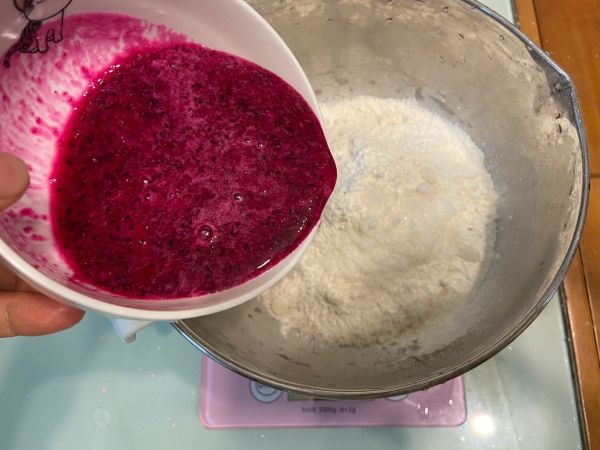 火龙果麻薯肉松软欧包