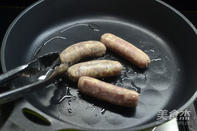 罗勒香肠早餐包