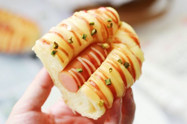 香葱脆皮肠面包