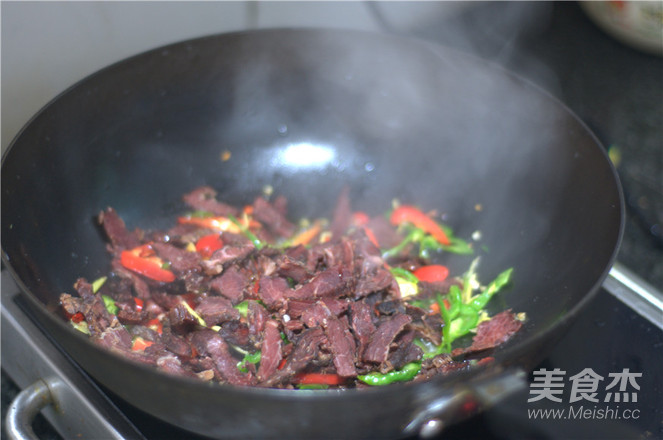 青红椒炒干牛肉