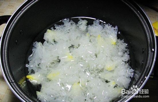 推荐给风湿患者的营养汤品——莲子银耳百合汤