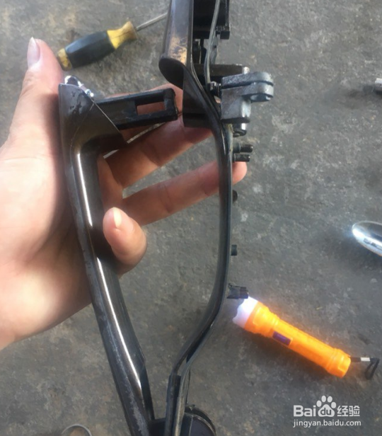 东风风行侧门外拉手怎么拆