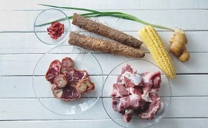 山药玉米火腿骨汤的美味做法