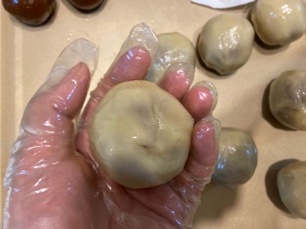 广式豆沙蛋黄月饼