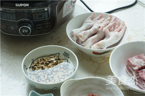 花生眉豆凤爪汤