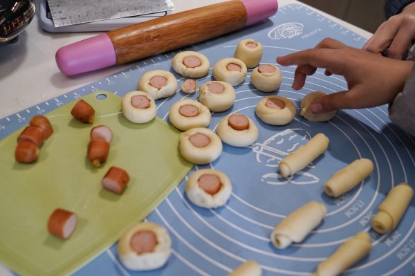 童趣花朵火腿肠肉松面包