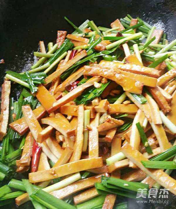 韭菜炒香干的做法