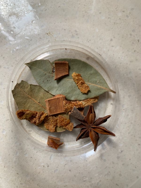 莲藕花生玉米猪脚汤