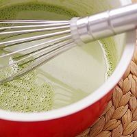 贡茶店里甜品大师的代表作——白巧抹茶布丁