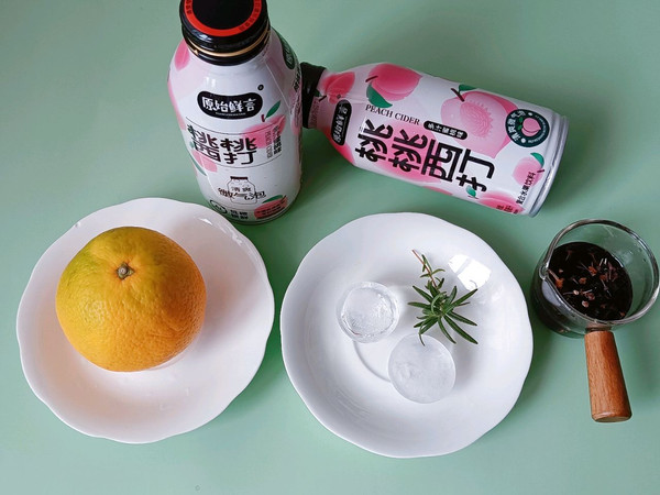 甜橙蜜桃气泡水