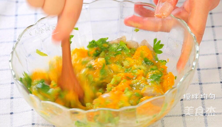 鸡蛋虾肉南瓜杯