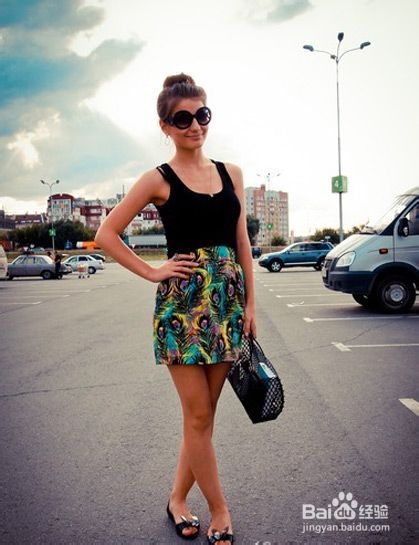 10款印花半身裙美搭,绽放光彩吸眼球