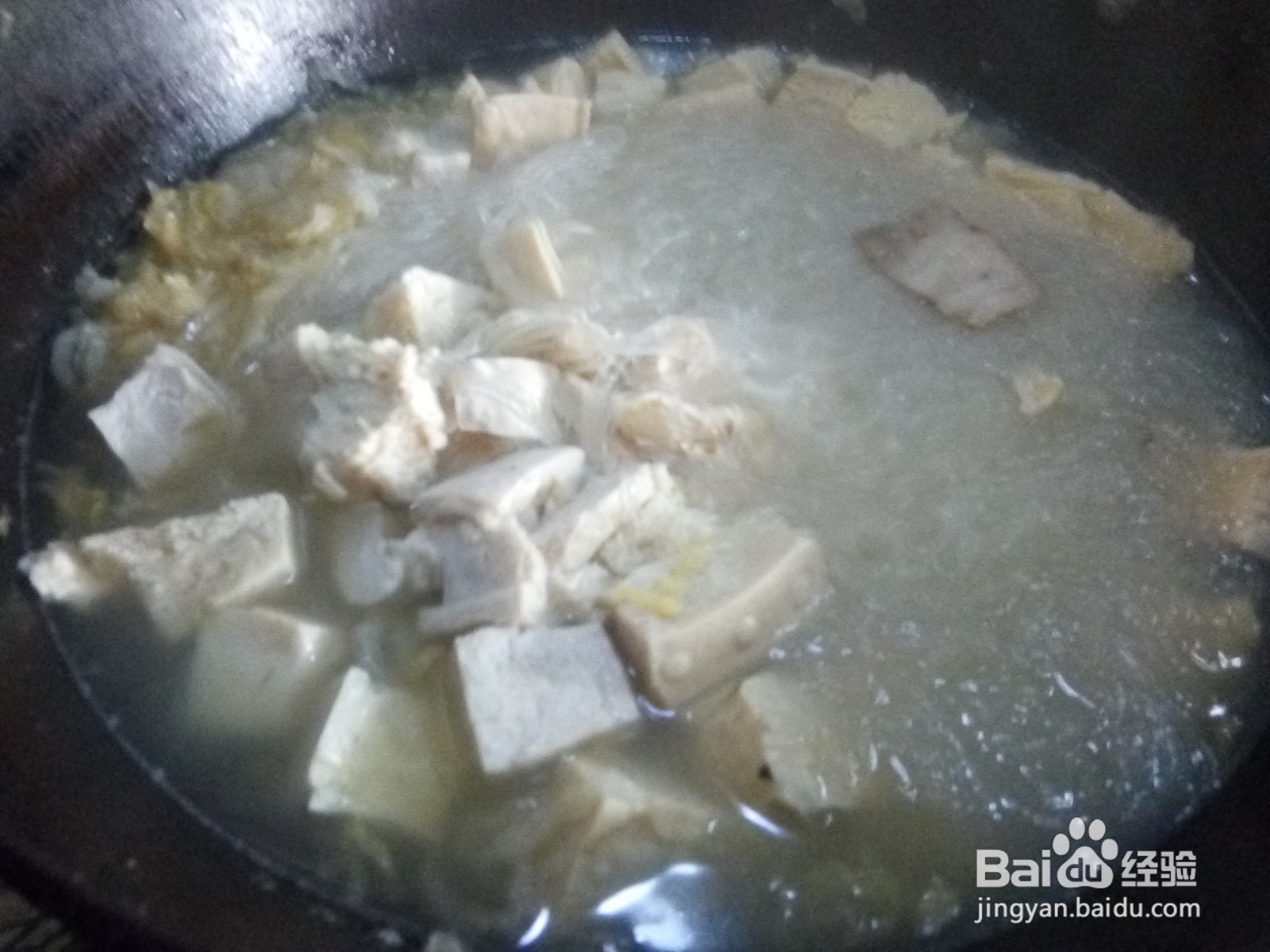 冻豆腐酸菜炖五花肉