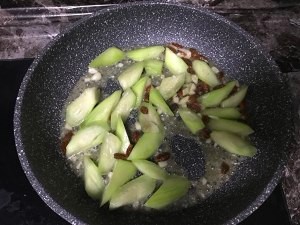 教大家做枸杞炖丝瓜