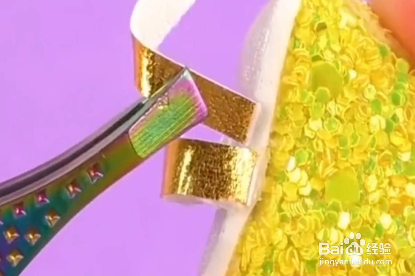 如何给芭比做一双亮片高跟鞋？