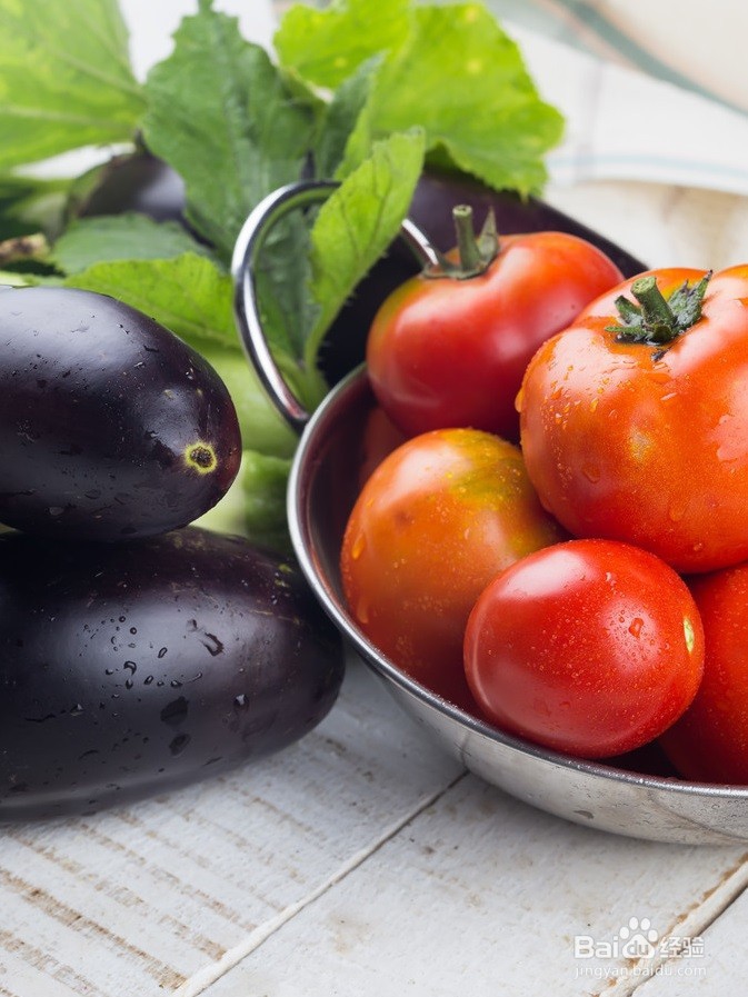 <b>如何做出一盘好吃的西红柿炖茄条</b>