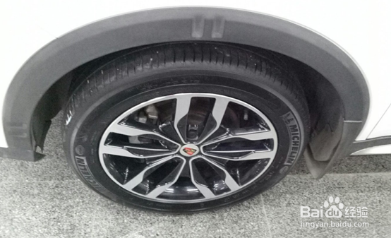 如何更换荣威RX5汽车轮胎