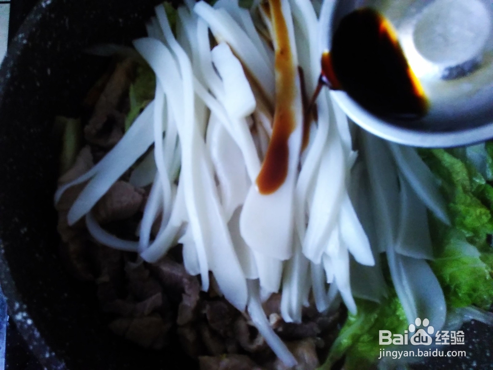 娃娃菜肉丝炒粉利的做法