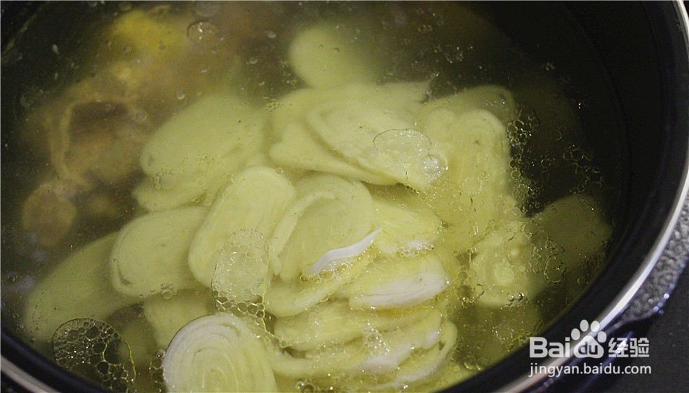 如何做出鸡汤炖鱼面？