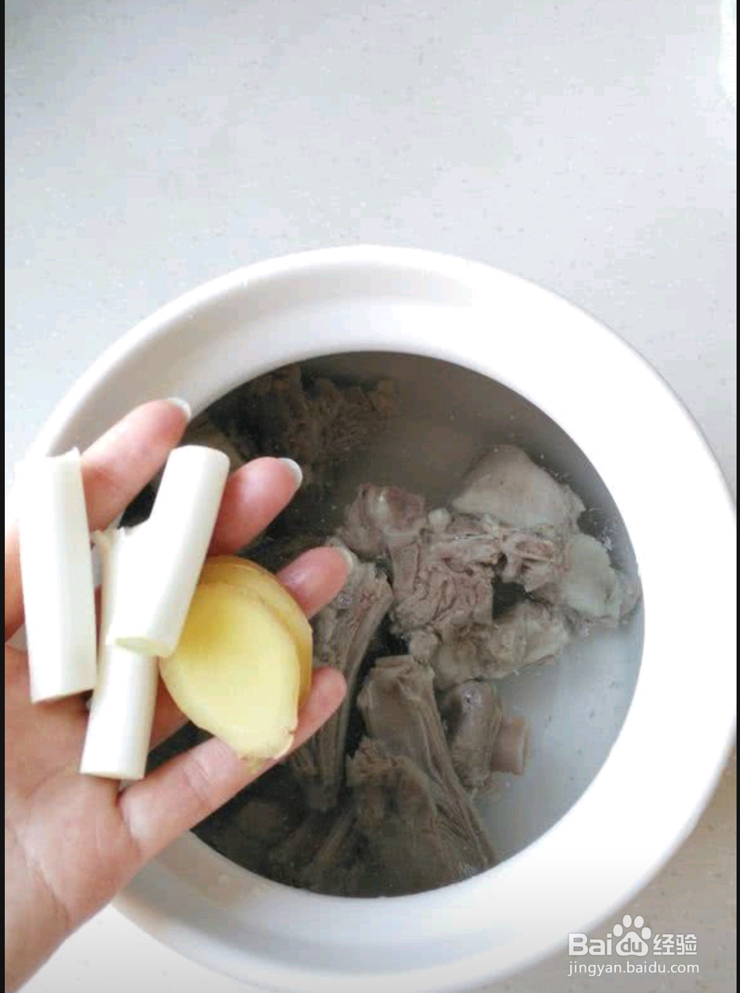 如何做出萝卜羊排汤？