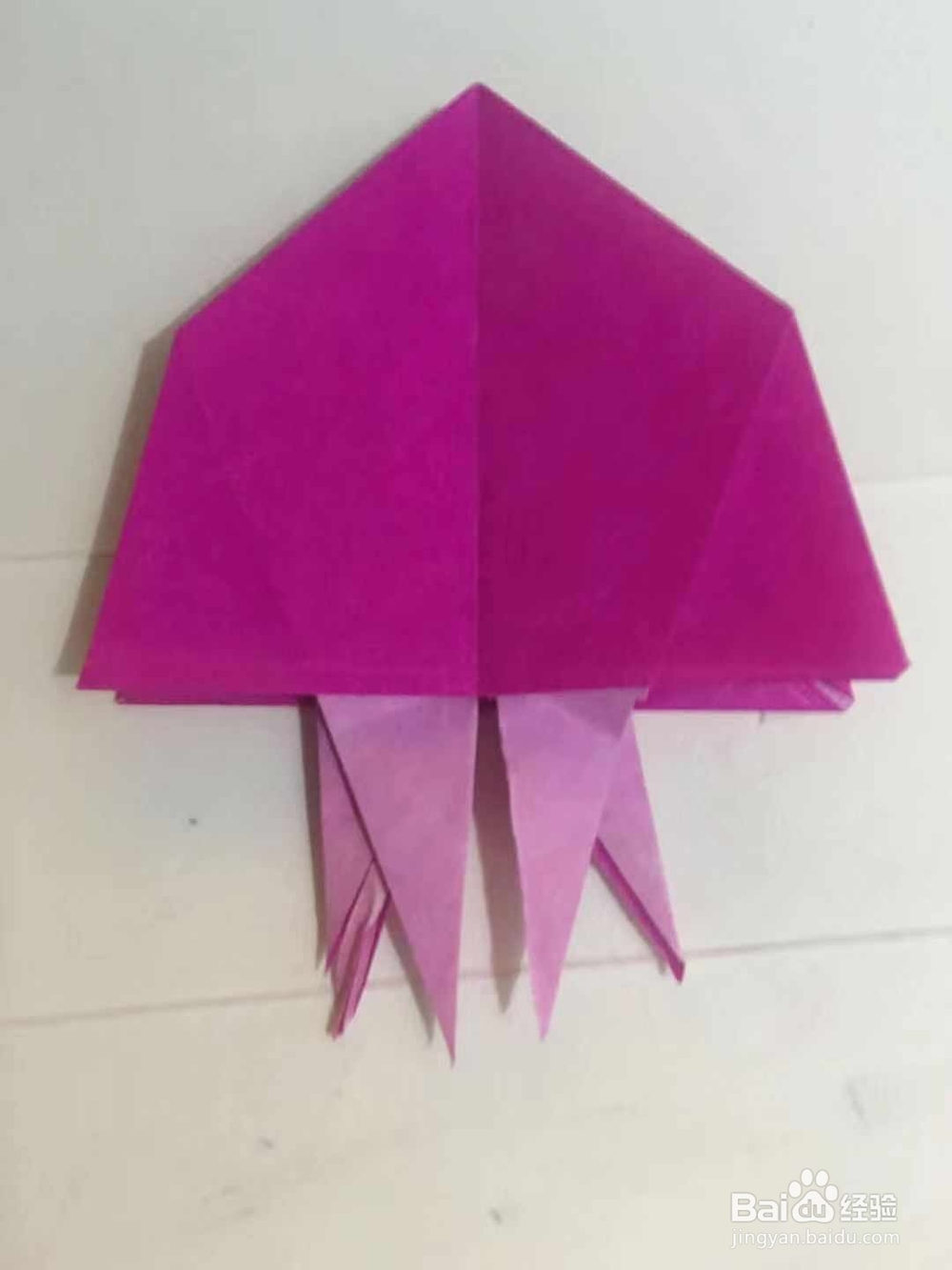 怎样用彩纸折叠一只漂亮的海蜇