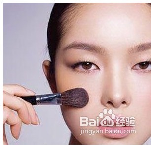 怎样打造彰显优雅气质的晚宴彩妆