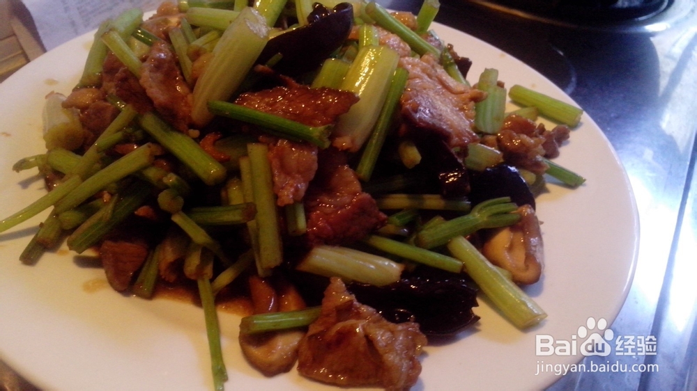 自家做菜芹菜滑肉片