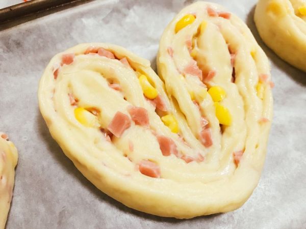 玉米沙拉火腿肠面包