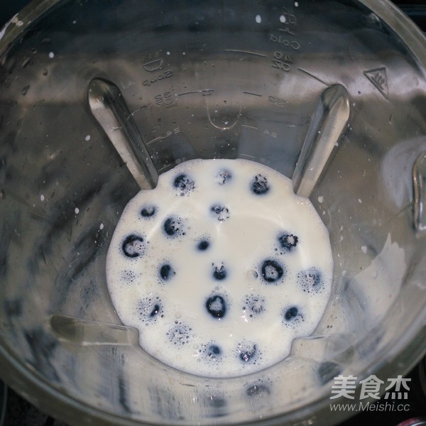 蓝莓奶昔的做法