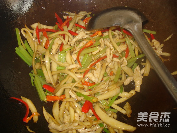 杏鲍菇炒肉的做法