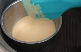 抖音网红3D沙皮狗-巧克力慕斯的做法（蛋黄版）